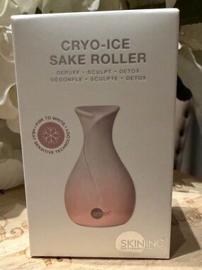 NWB Cryo-Ice Sake Roller by SKININC Depuffs - Sculpt - Detox turns pink to white